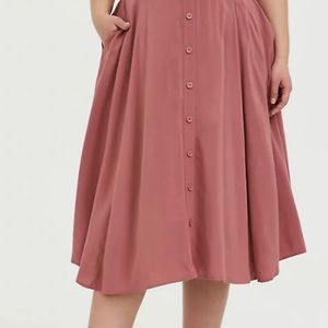TORRID : ROSE PINK CHALLIS BUTTON MIDI SKIRT